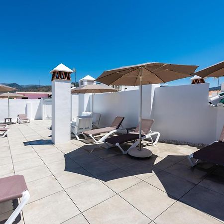 Apartamentos Toboso Plaza เนร์คา ภายนอก รูปภาพ Rooftop pool at the Hotel