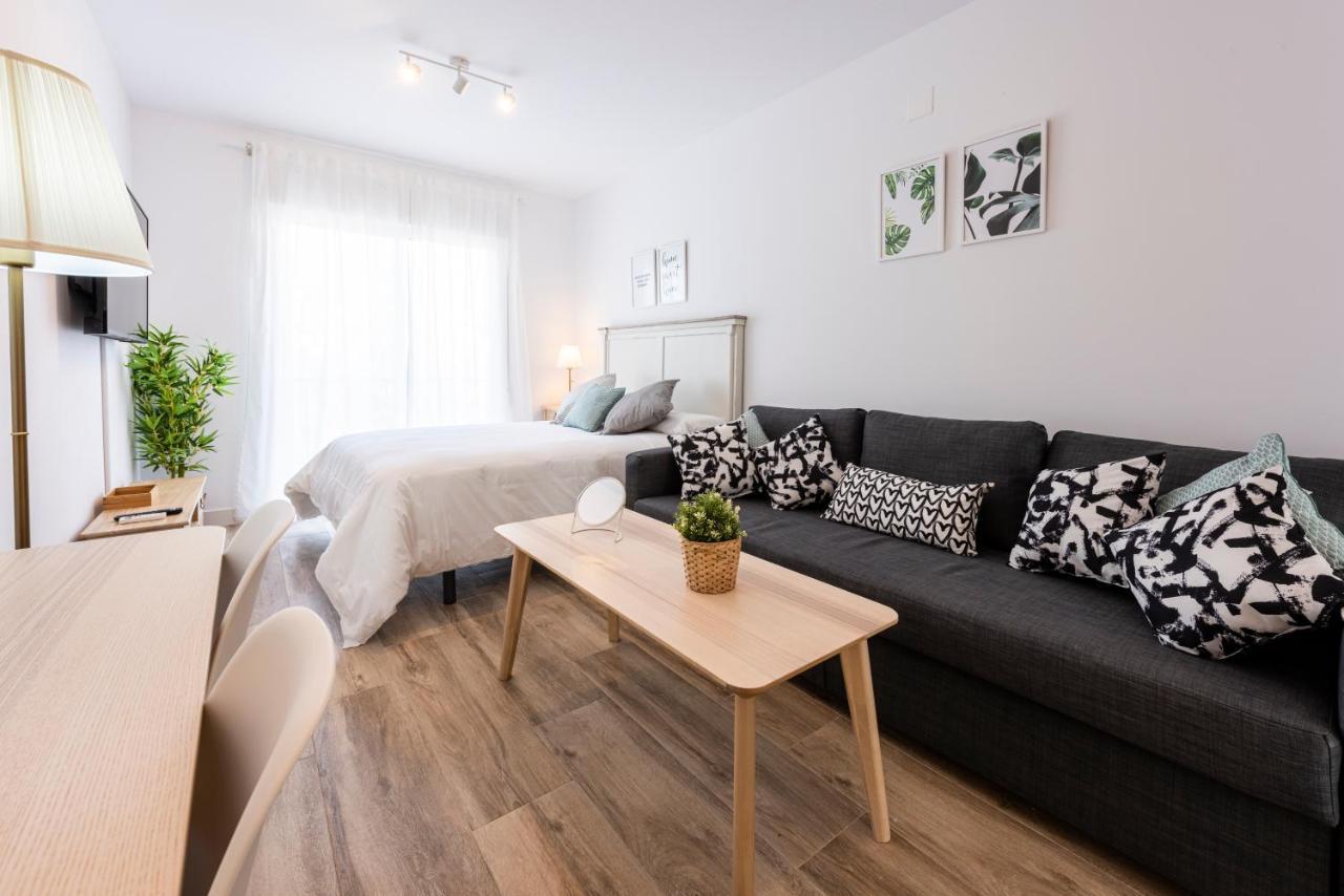 Apartamentos Toboso Plaza เนร์คา ภายนอก รูปภาพ A studio apartment