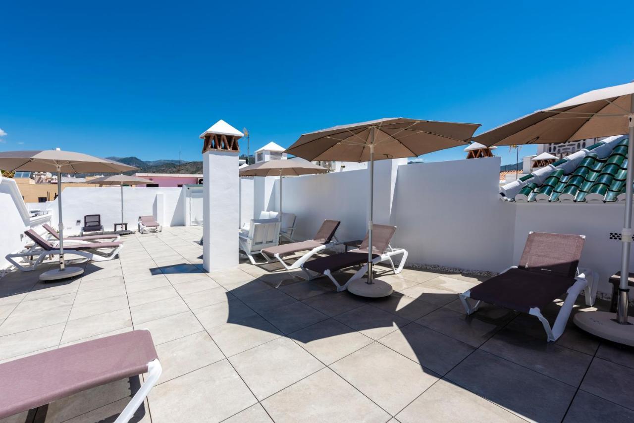 Apartamentos Toboso Plaza เนร์คา ภายนอก รูปภาพ Rooftop pool at the Hotel