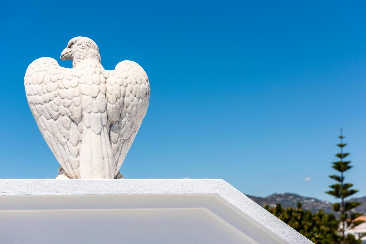 Apartamentos Toboso Plaza เนร์คา ภายนอก รูปภาพ The eagle of the Polish War Memorial