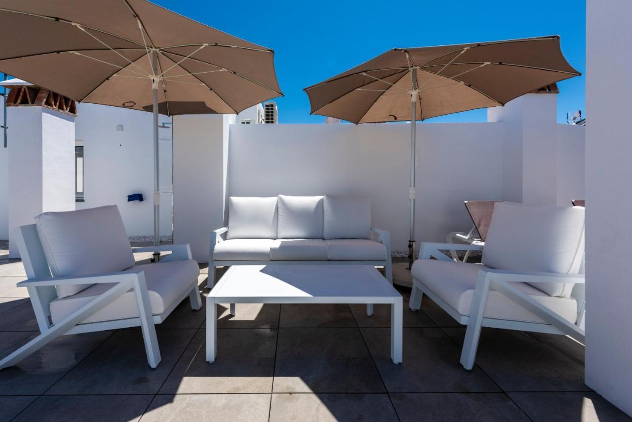 Apartamentos Toboso Plaza เนร์คา ภายนอก รูปภาพ Rooftop lounge at the Hotel