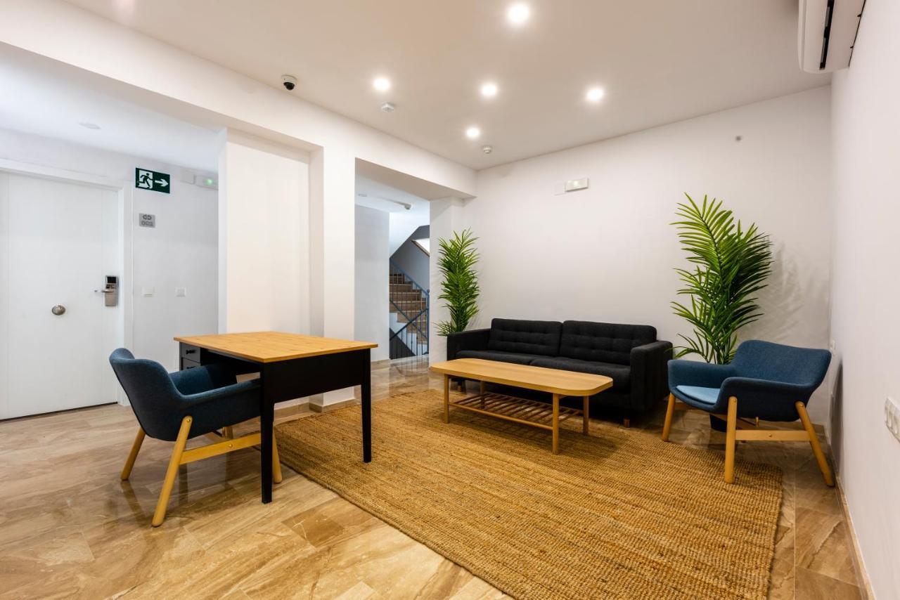 Apartamentos Toboso Plaza เนร์คา ภายนอก รูปภาพ The common room at the University of Roehampton